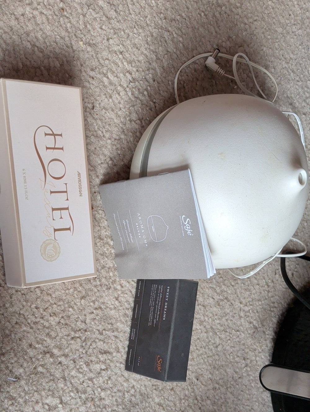 White Aromatherapy Diffuser - Quiet Ultrasonic Humidifier